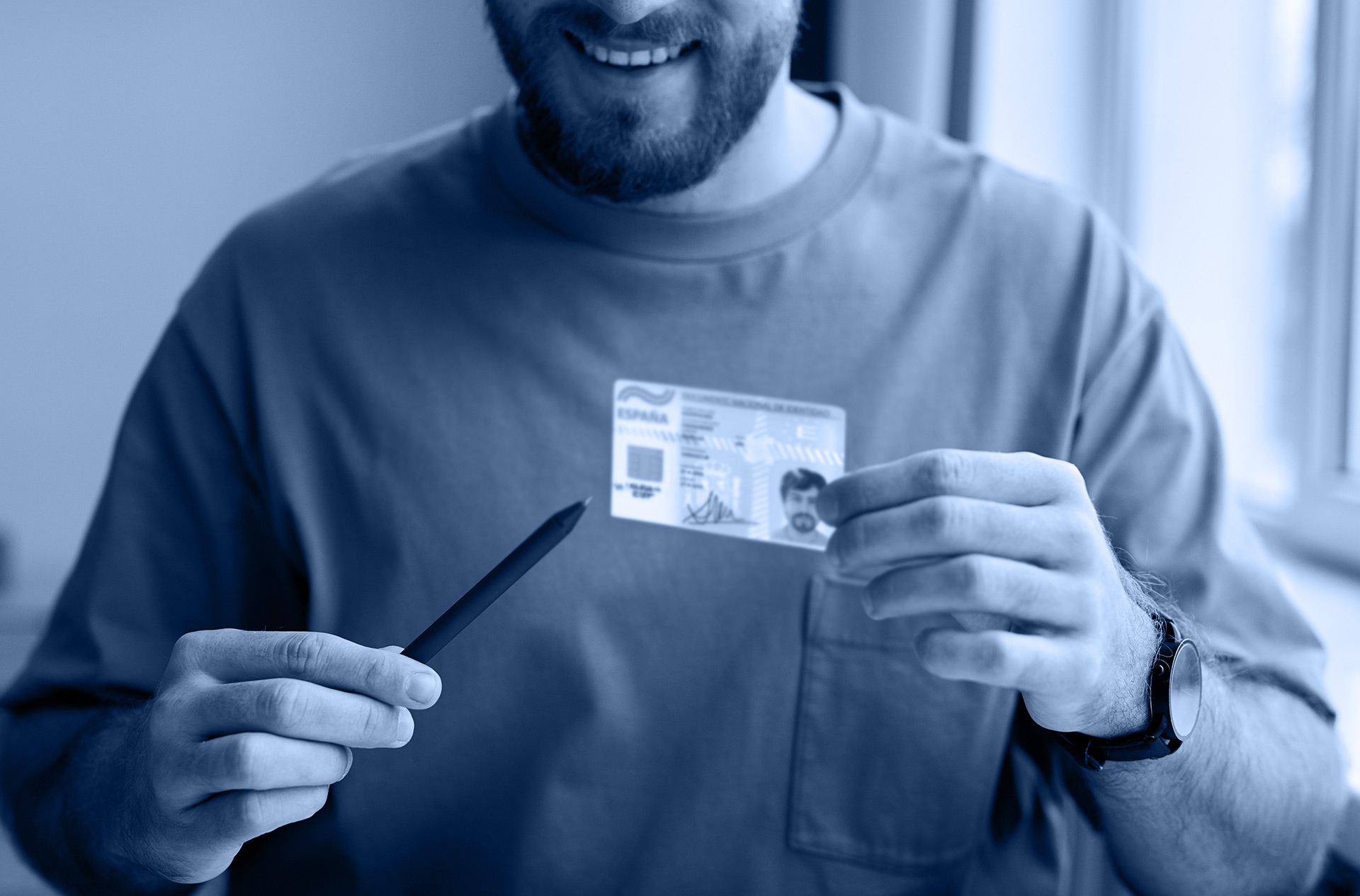 Renueva tu tarjeta de residencia en España con la ayuda de Asertex.