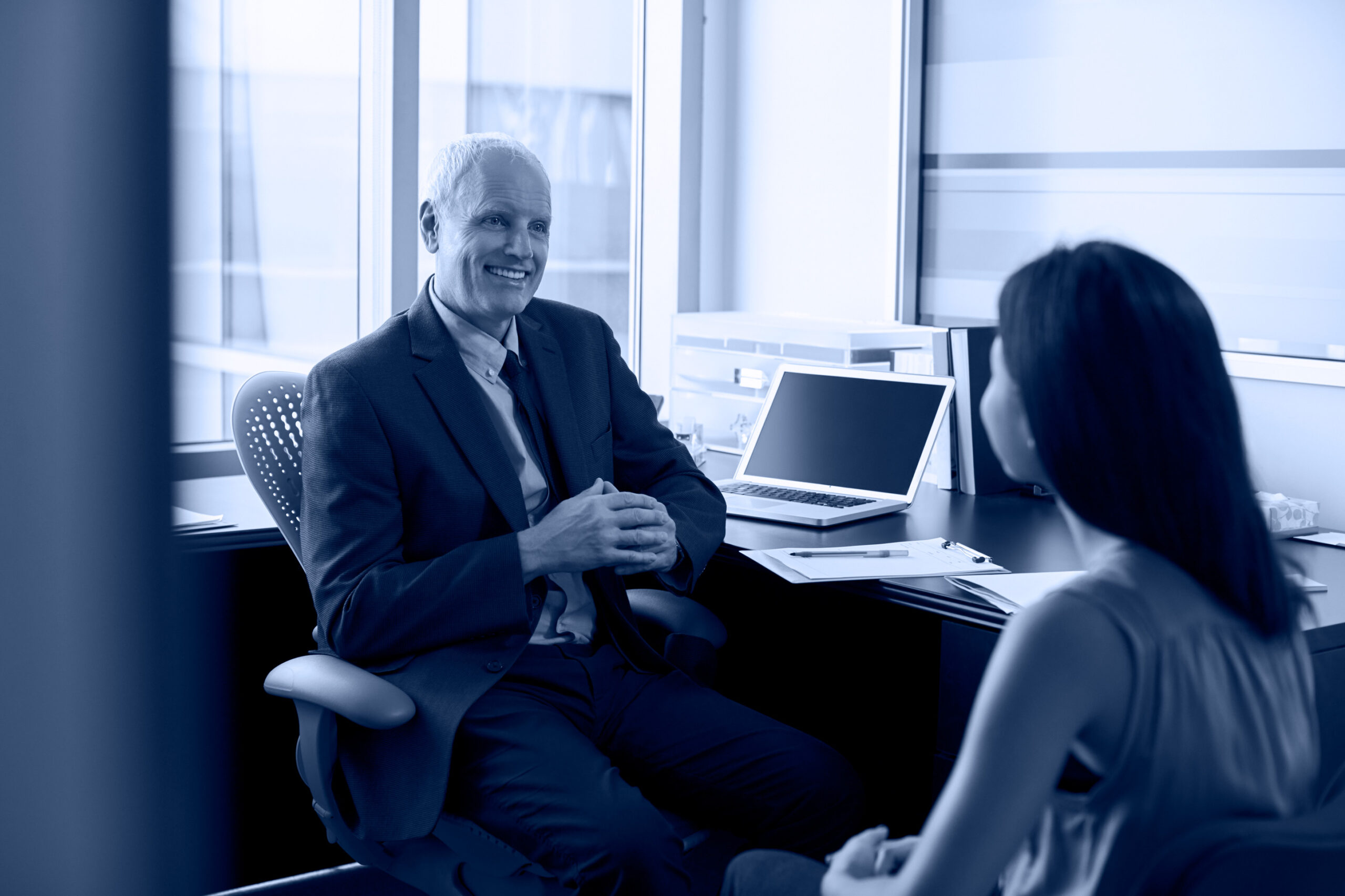 Asesoría en procesos legales y administrativos, ofreciendo soluciones efectivas y personalizadas para cada cliente.