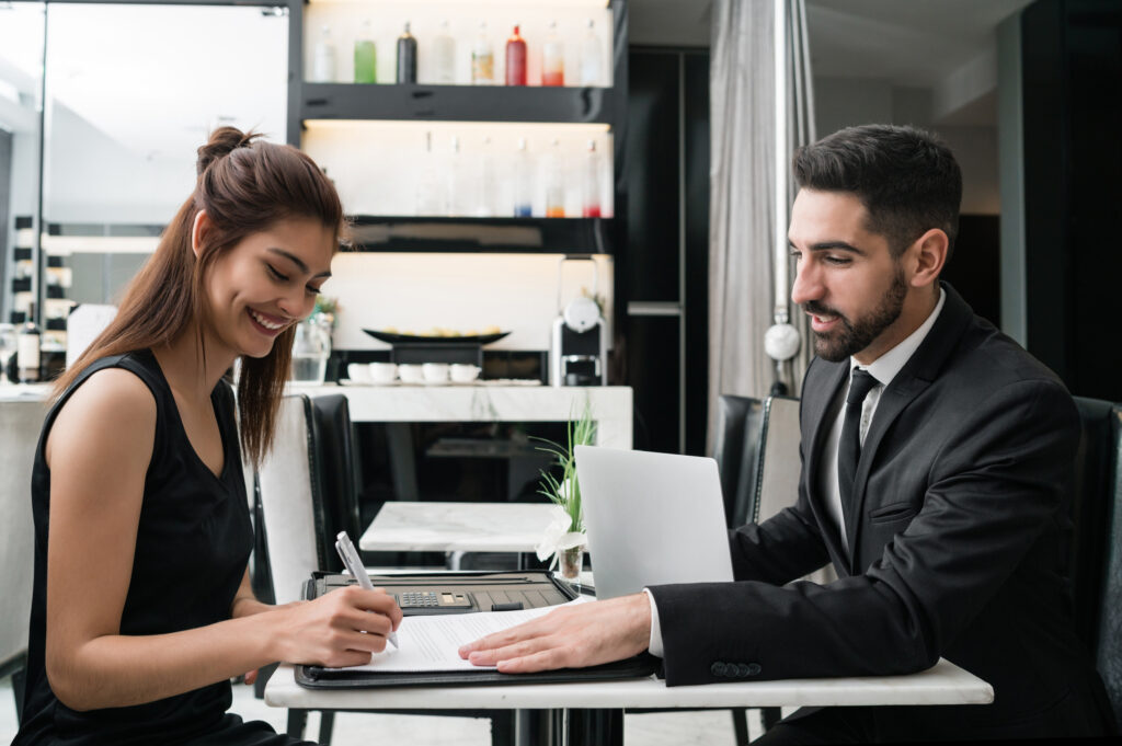 Asertex ofrece asesoría especializada en trámites de extranjería en Madrid. Más de 20 años de experiencia ayudando a inmigrantes.