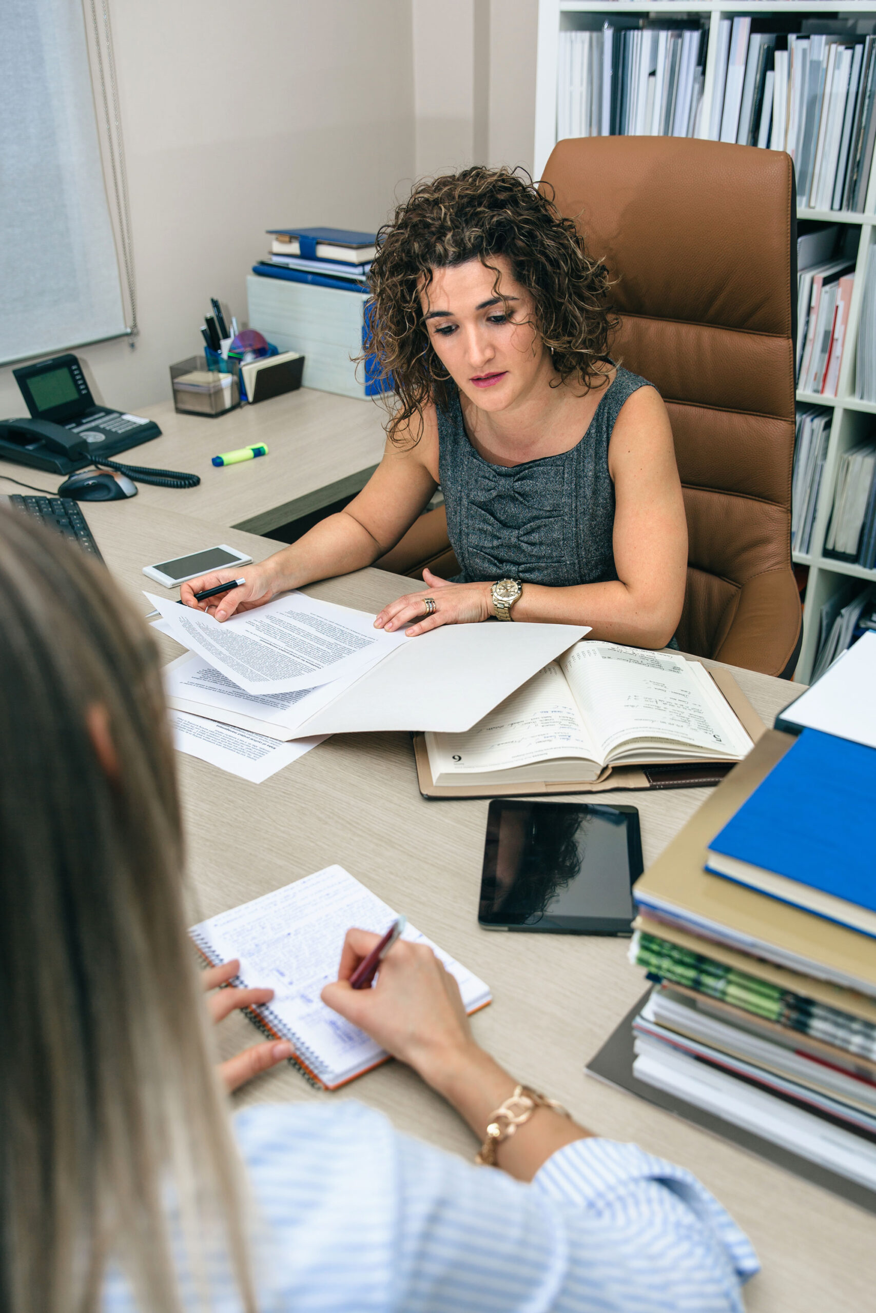 Descubre los servicios de extranjería que ofrece Asertex: residencia, nacionalidad, reagrupación familiar, y más. Asesoría personalizada en Madrid.